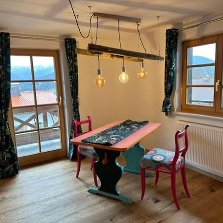 Charmante Farbenfrohe Wohnung Fuer Zwei Fischbachau Exterior photo