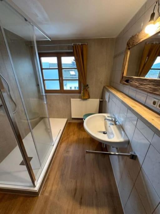 Charmante Farbenfrohe Wohnung Fuer Zwei Fischbachau Exterior photo