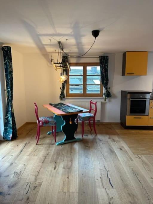 Charmante Farbenfrohe Wohnung Fuer Zwei Fischbachau Exterior photo